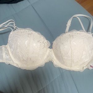 Brand new white lace bra, 34B